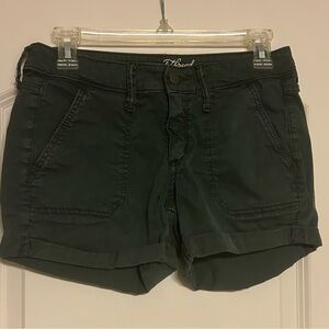 Universal thread shorts size 0/25